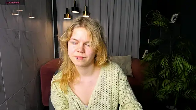 Snapshot of ElizabethVane chatting on 9, 6, 2026 ElizabethVane online show from 9, 6, 2026