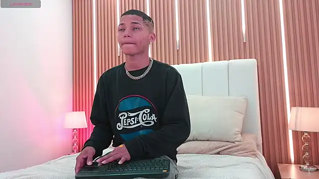 Snapshot of Kelvin_Josue chatting on 9, 5, 2026 Kelvin Josue online show from 9, 5, 2026