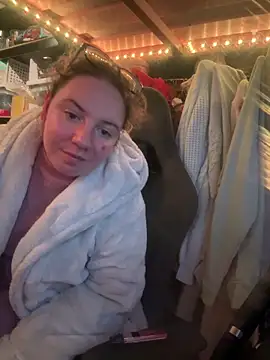 Snapshot of curvyneon chatting on 4, 4, 2026 curvyneon online show from 4, 4, 2026