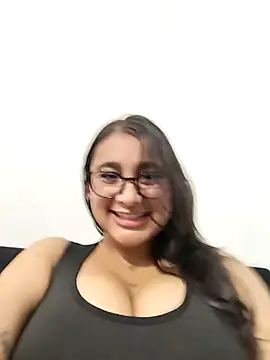 Mia skyy18 online show from 16, 4, 2026