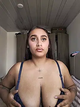 Snapshot of Mia_skyy18 chatting on 7, 7, 2026 Mia skyy18 online show from 7, 7, 2026