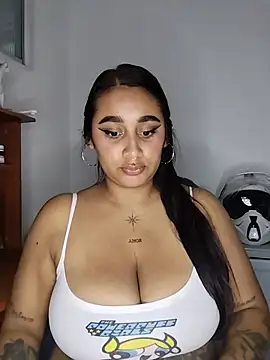 Snapshot of Mia_skyy18 chatting on 28, 7, 2026 Mia skyy18 online show from 28, 7, 2026