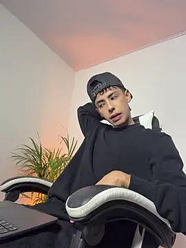 Snapshot of SebastianReed_ chatting on 19, 6, 2026 SebastianReed online show from 19, 6, 2026