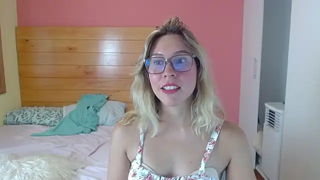 Snapshot of Dulce_Victoria_ chatting on 21, 3, 2026 Dulce Victoria online show from 21, 3, 2026