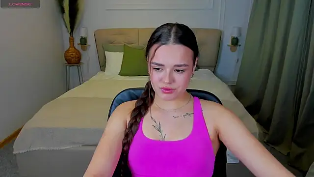 EvaRaider online show from 12, 4, 2026