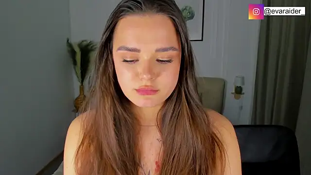 EvaRaider online show from 15, 4, 2026