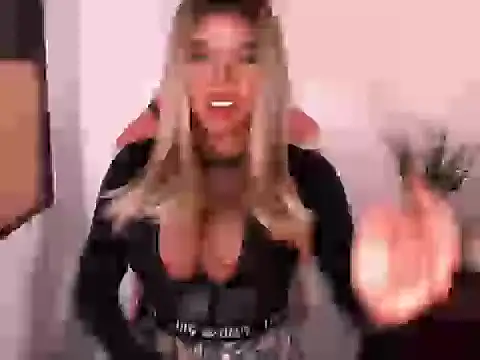 Snapshot of Zandralopez chatting on 4, 7, 2026 Zandralopez online show from 4, 7, 2026