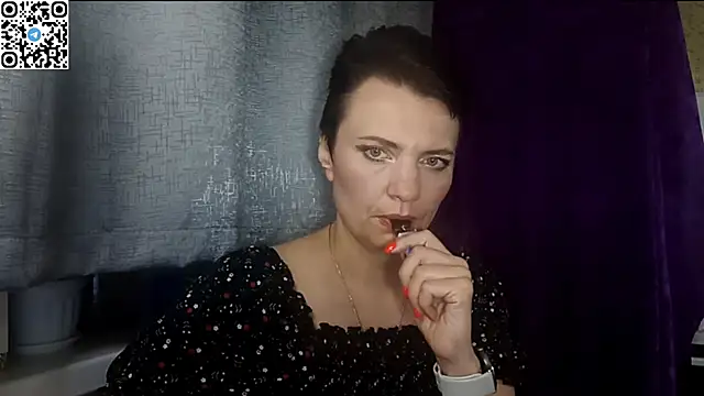 HotMamaQueen234 online show from 16, 5, 2026