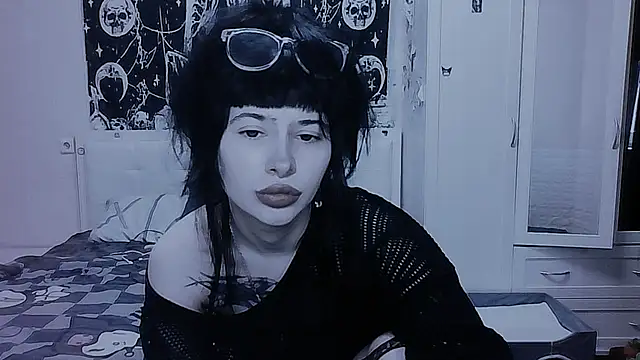 Snapshot of AllisonDeetz chatting on 12, 5, 2026 AllisonDeetz online show from 12, 5, 2026