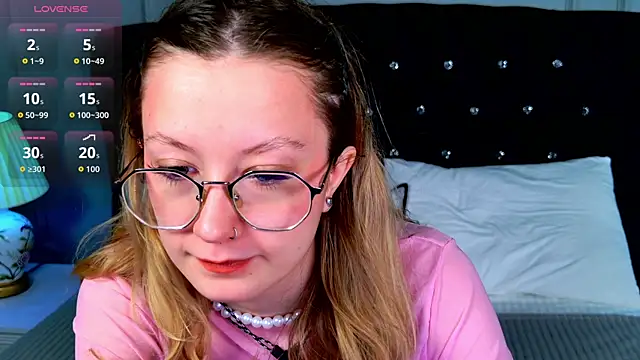 AmelieViolet online show from 28, 4, 2026
