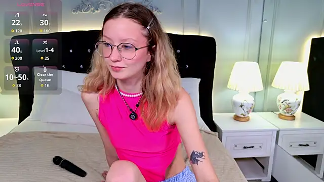 Snapshot of AmelieViolet chatting on 7, 6, 2026 AmelieViolet online show from 7, 6, 2026