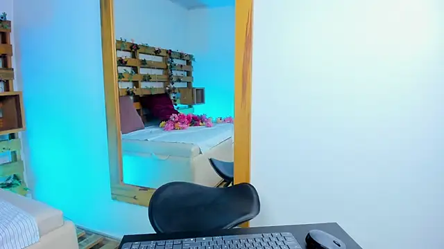 Snapshot of Ashley_Benoit chatting on 27, 3, 2026 Ashley Benoit online show from 27, 3, 2026
