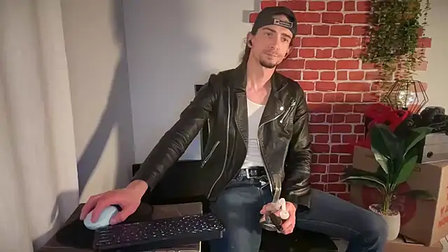 Snapshot of DylanBrook chatting on 25, 4, 2026 DylanBrook online show from 25, 4, 2026