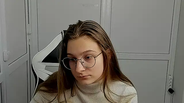 Mia kristal online show from 10, 4, 2026