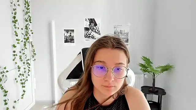 Snapshot of Mia_kristal chatting on 19, 6, 2026 Mia kristal online show from 19, 6, 2026