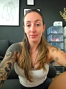 Snapshot of NicoleKaiser chatting on 8, 4, 2026 NicoleKaiser online show from 8, 4, 2026