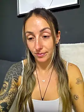 Snapshot of NicoleKaiser chatting on 6, 5, 2026 NicoleKaiser online show from 6, 5, 2026