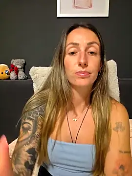 Snapshot of NicoleKaiser chatting on 7, 5, 2026 NicoleKaiser online show from 7, 5, 2026