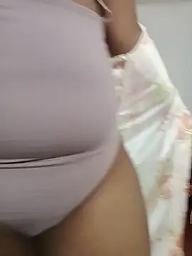 Snapshot of honeyi_babe chatting on 8, 5, 2026 honeyi babe online show from 8, 5, 2026