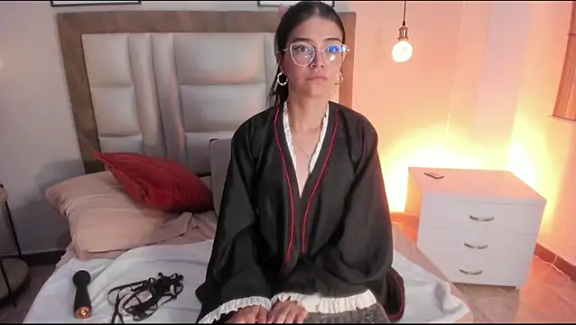 AnnieBlluee online show from 18, 4, 2026