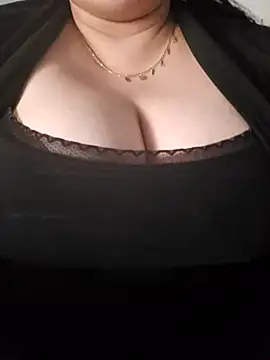 emiliecurvy83 online show from 24, 3, 2026