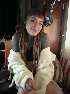 Snapshot of HornyHippy1 chatting on 6, 5, 2026 HornyHippy1 online show from 6, 5, 2026
