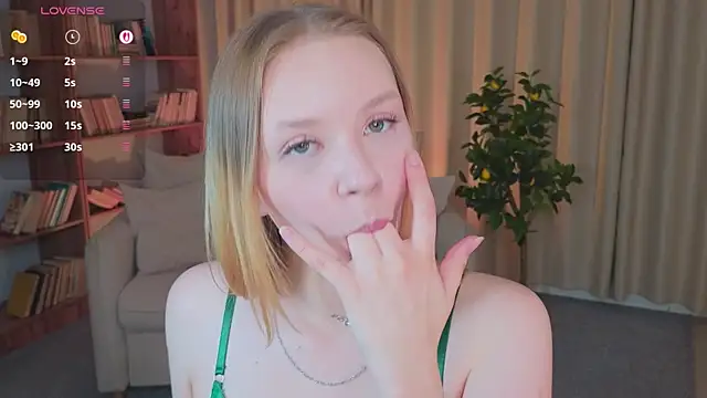 Snapshot of StaceyyJones chatting on 20, 7, 2026 StaceyyJones online show from 20, 7, 2026