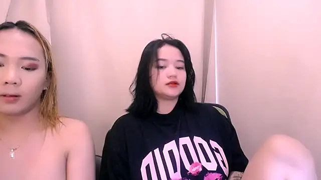 hugecock collins online show from 18, 4, 2026