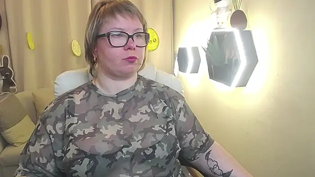 BonnnyBoobsy online show from 13, 4, 2026