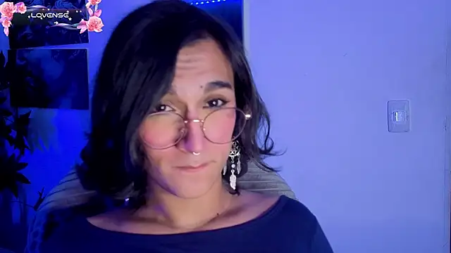 Zoee Kiss  online show from 29, 5, 2026