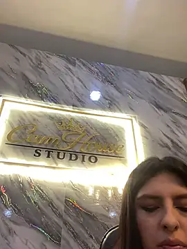 Snapshot of emiiross chatting on 9, 5, 2026 emiiross online show from 9, 5, 2026