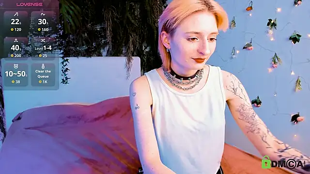 Snapshot of Kira__Cutie chatting on 23, 4, 2026 Kira Cutie online show from 23, 4, 2026