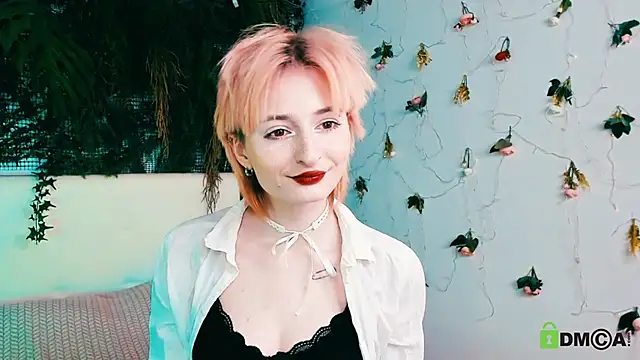 Snapshot of Kira__Cutie chatting on 24, 4, 2026 Kira Cutie online show from 24, 4, 2026