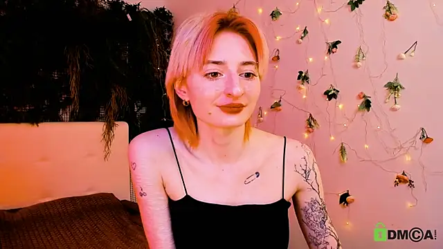 Snapshot of Kira__Cutie chatting on 15, 5, 2026 Kira Cutie online show from 15, 5, 2026