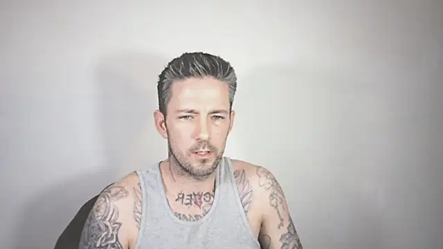 Snapshot of SkylarrGrey chatting on 12, 4, 2026 SkylarrGrey online show from 12, 4, 2026
