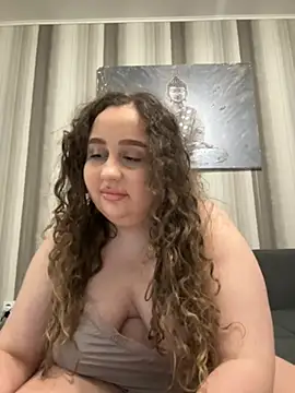 Snapshot of CurlyMaddie chatting on 8, 4, 2026 CurlyMaddie online show from 8, 4, 2026