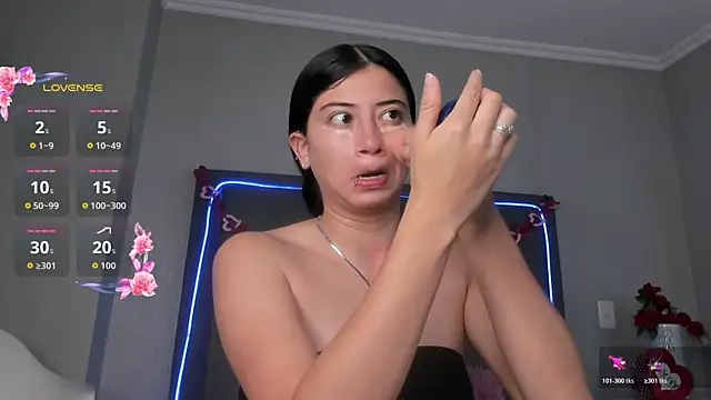 mia gomez7 online show from 17, 4, 2026