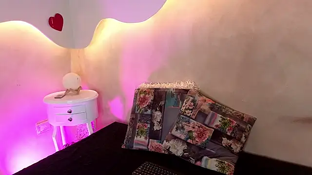 BellaRouxxx online show from 24, 4, 2026