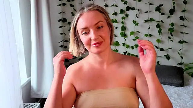 Snapshot of MonikFoxi chatting on 10, 7, 2026 MonikFoxi online show from 10, 7, 2026
