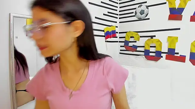 Snapshot of LindaCatalina_ chatting on 6, 7, 2026 LindaCatalina online show from 6, 7, 2026