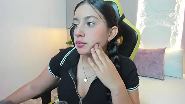 kira relish online show from 22, 4, 2026