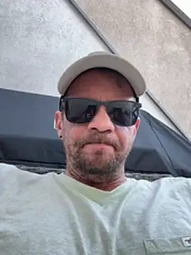 Snapshot of stefhart chatting on 5, 4, 2026 stefhart online show from 5, 4, 2026