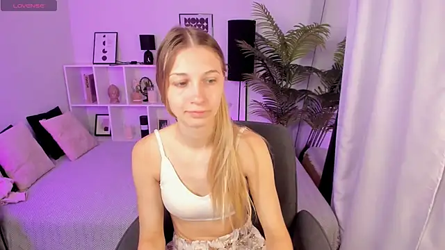 LauraPurr online show from 9, 6, 2026