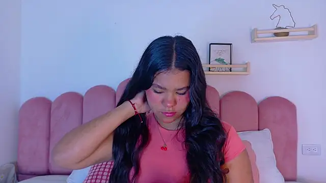 Snapshot of AhslyEvans__ chatting on 10, 5, 2026 AhslyEvans online show from 10, 5, 2026