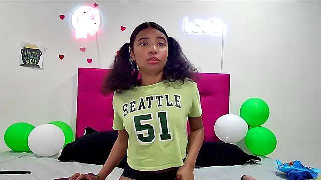 Snapshot of Ellie_Cute7 chatting on 2, 4, 2026 Ellie Cute7 online show from 2, 4, 2026