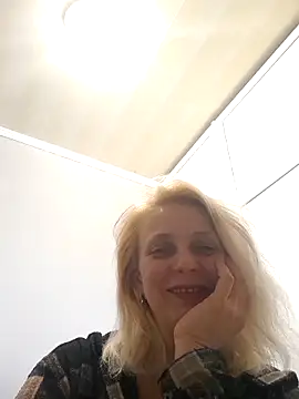 MiaLove183 online show from 27, 4, 2026