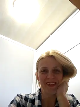 MiaLove183 online show from 29, 4, 2026