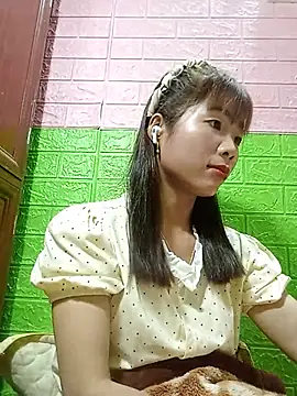 AmyLinee01 online show from 13, 6, 2026
