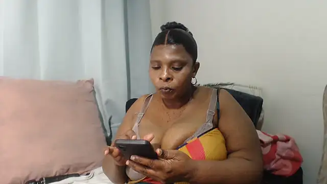 Snapshot of Lucia-boobs chatting on 6, 8, 2026 Lucia-boobs online show from 6, 8, 2026