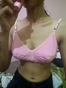 Snapshot of Curvy_Amyra chatting on 18, 5, 2026 Curvy Amyra online show from 18, 5, 2026